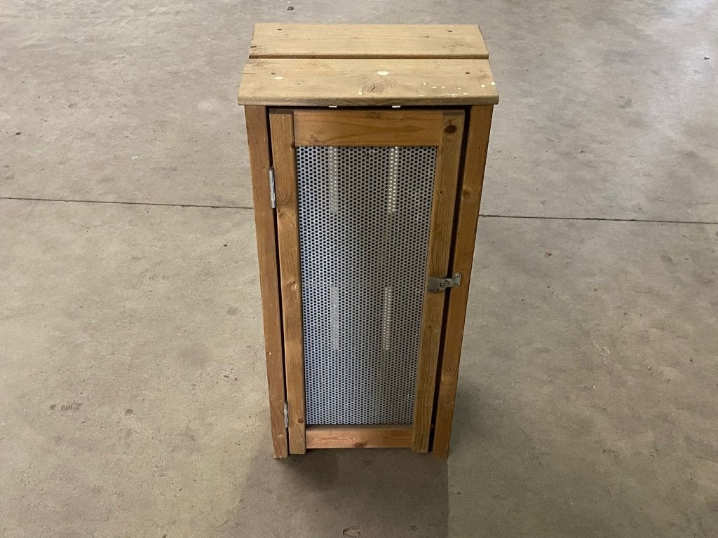 Houten buitenkast / tuinkast met geventileerde metalen deur, Tuin en Terras, Ophalen, Nieuw, Hout, Overige typen