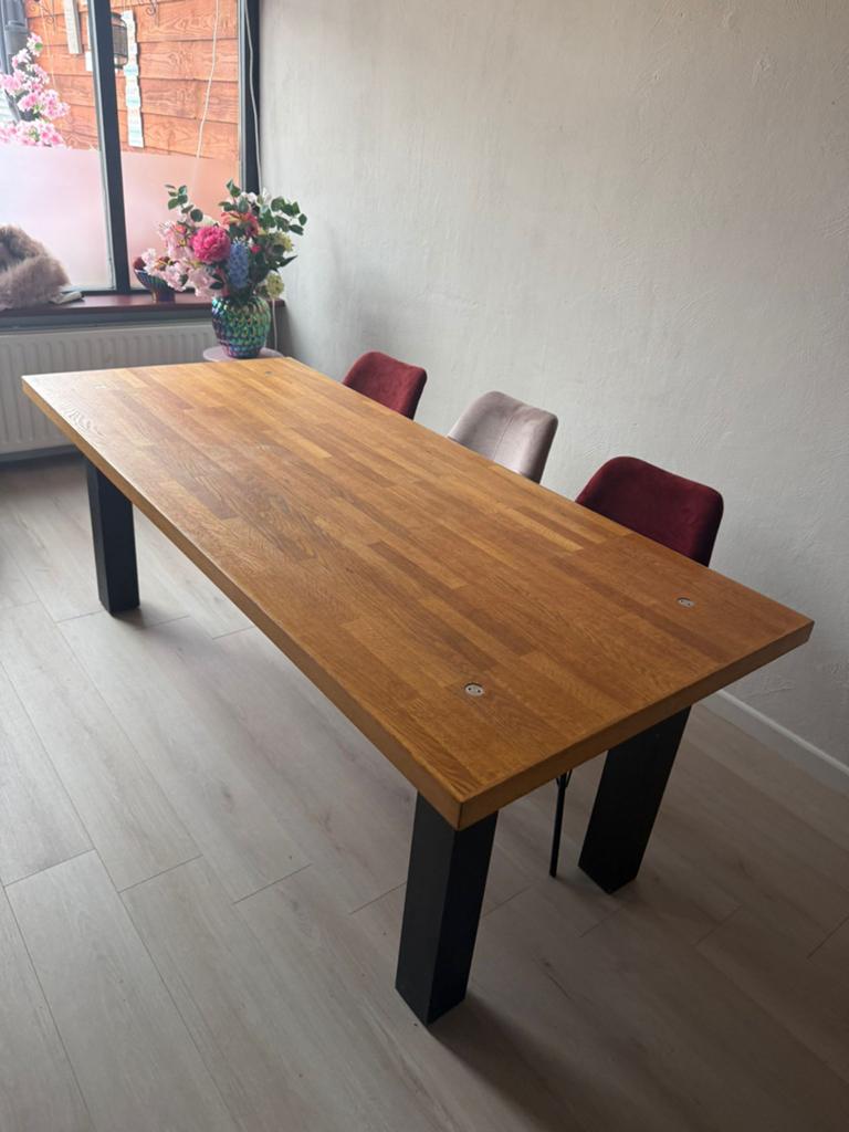 Eikenhouten eettafel met zwarte poten, Huis en Inrichting, Tafels | Eettafels, Zo goed als nieuw, 50 tot 100 cm, 150 tot 200 cm