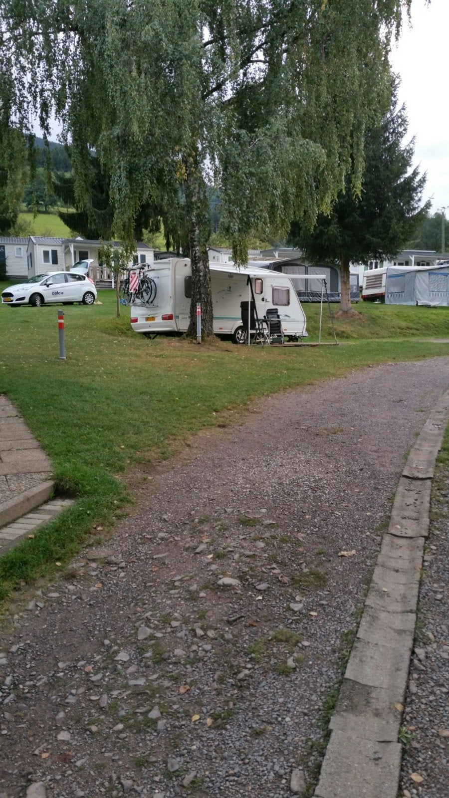 Swift Challenger 500SE - Complete en comfortabel, Caravans en Kamperen, Caravans, Kachel, Omvormbare zithoek, Bedrijf, Treinzit