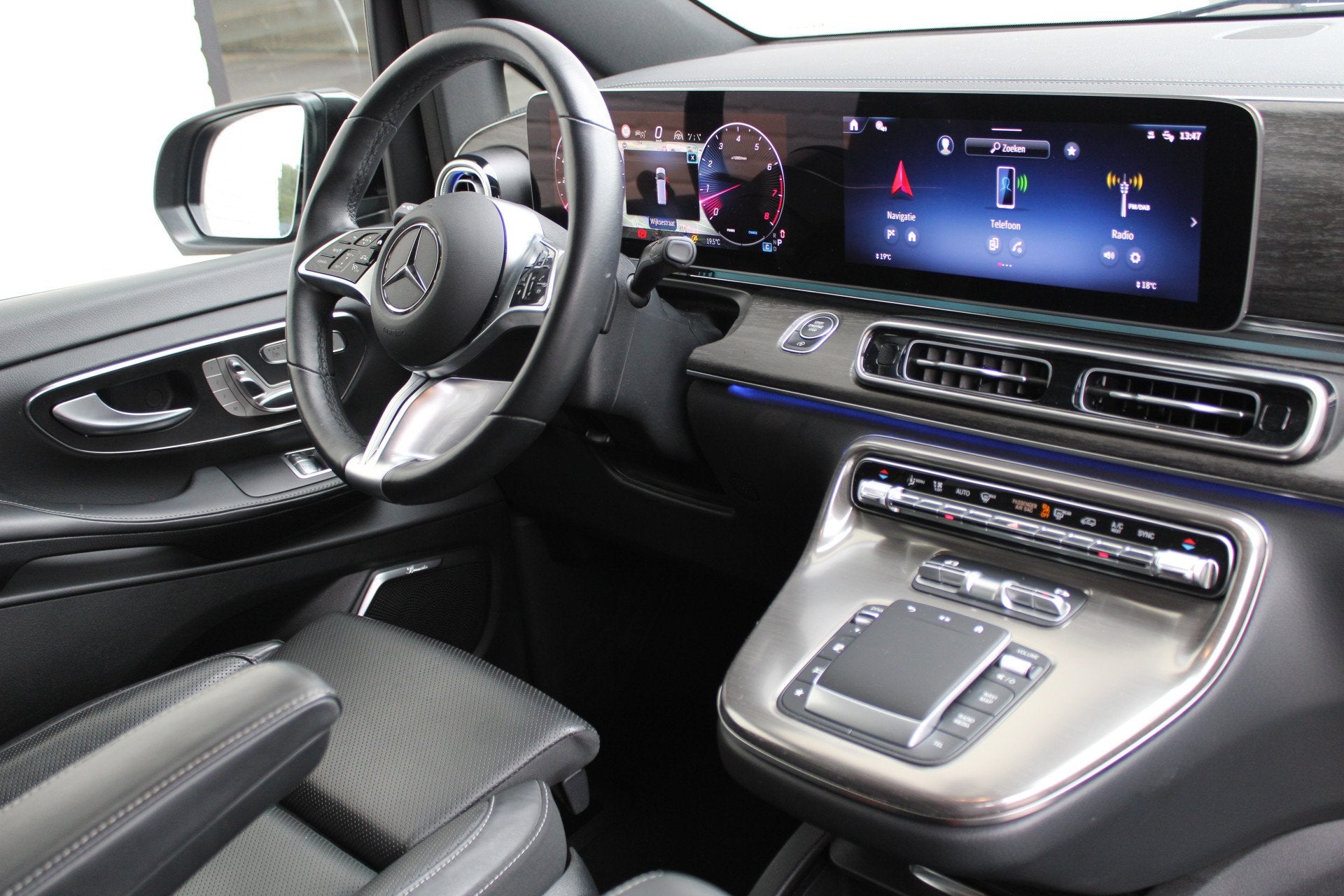 Mercedes-Benz V-Klasse 300 BENZINE / XXL / Exclusive / Elec, Auto's, Automaat, Dealer onderhouden, Achterwielaandrijving, 4 cilinders