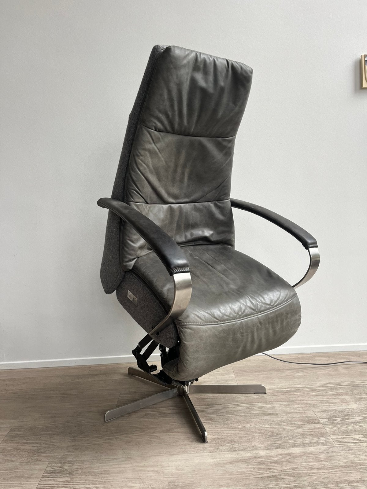 Prominent Humberto E100 Groen Grijs in Relaxfauteuil Sta Op, Huis en Inrichting, Fauteuils, Ophalen, Minder dan 75 cm, Zo goed als nieuw