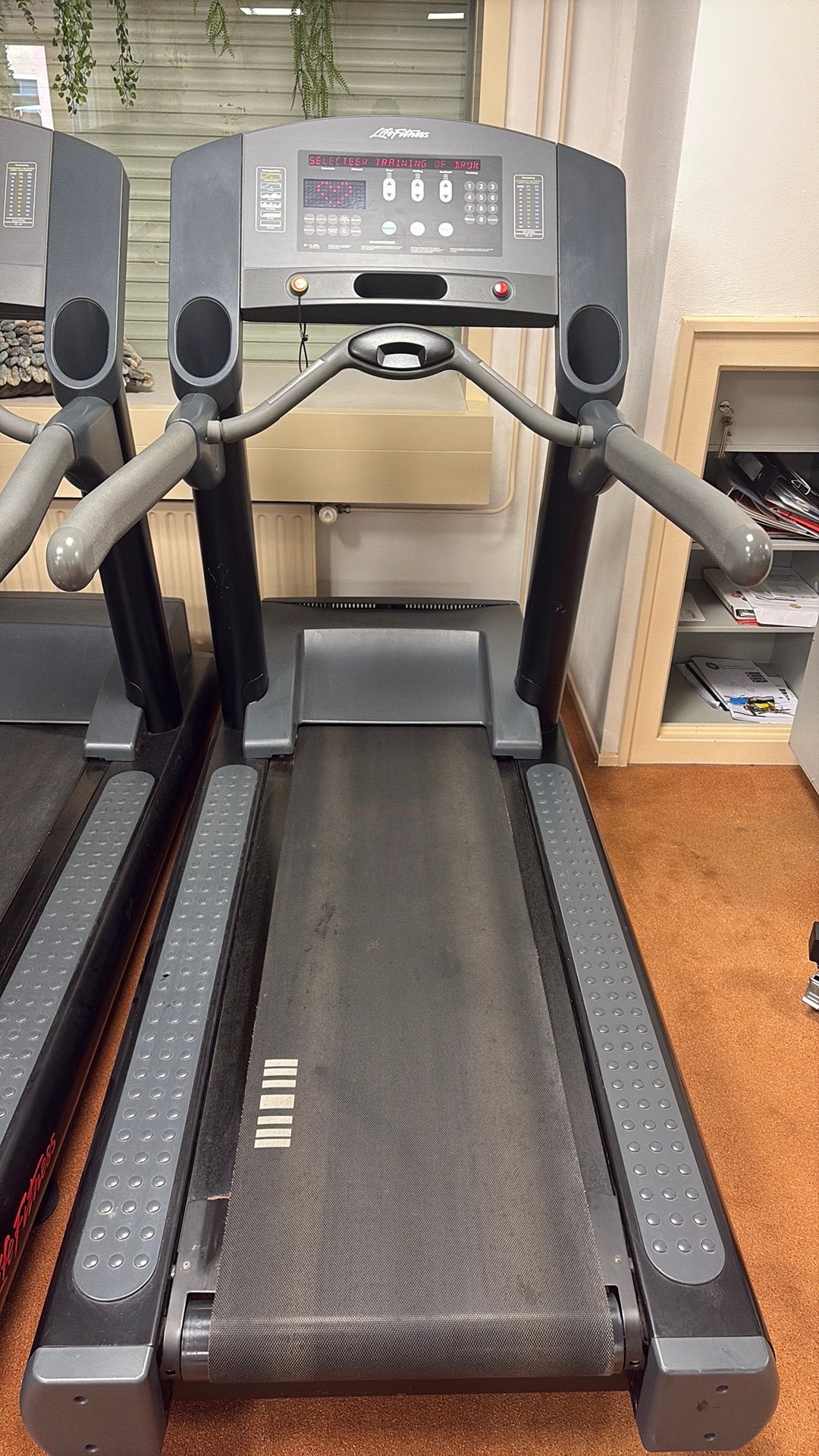 Foto 3 van Life Fitness 95Ti professionele loopband