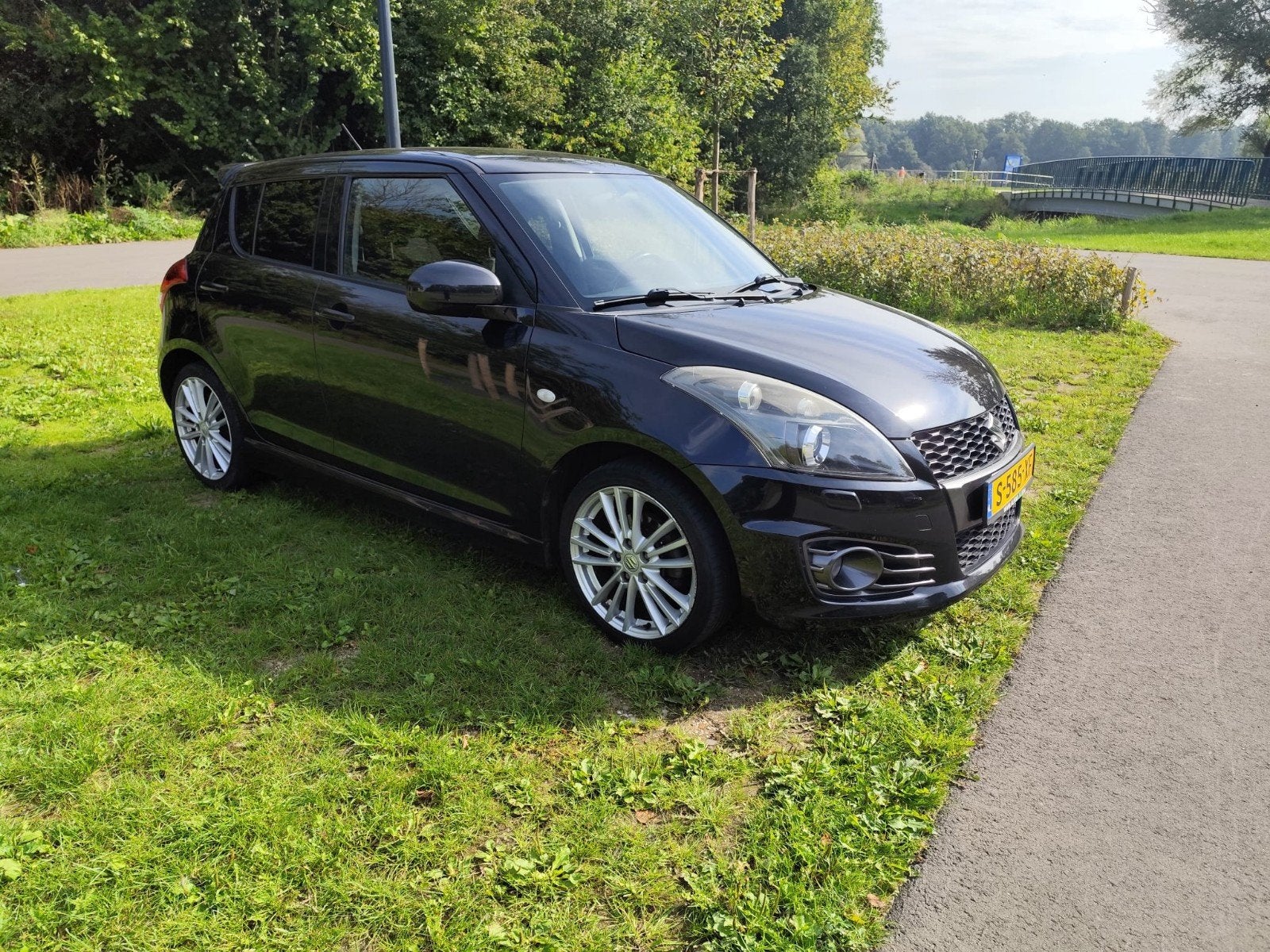 Suzuki Swift 1.6 5D Sport 2014 Zwart, Auto's, Voorwielaandrijving, 136 pk, 40 €/maand, 4 cilinders