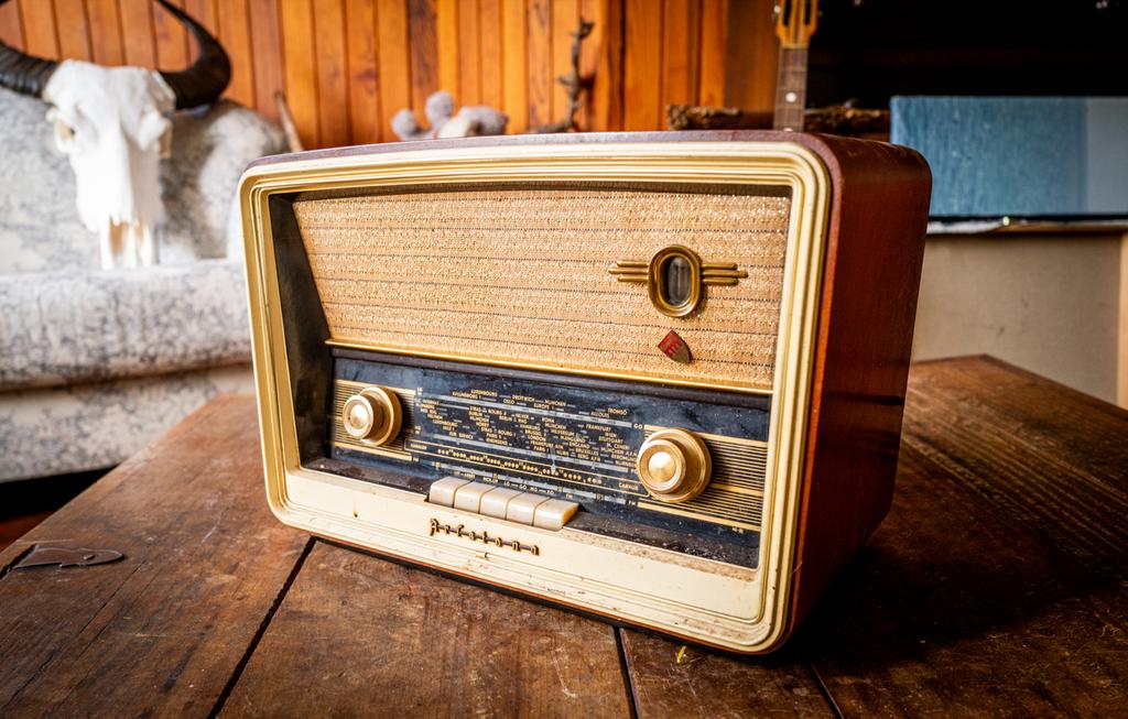 Vintage Radio - Klassieke Buizenradio voor Verzamelaars, Ophalen of Verzenden, Gebruikt, Radio