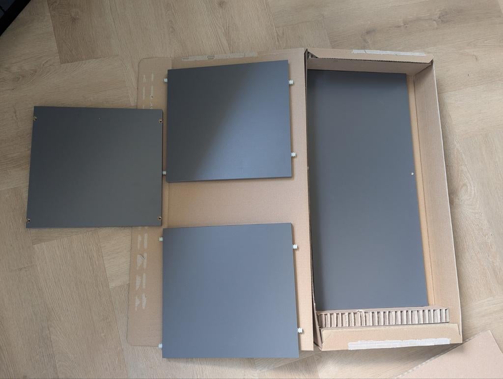 GRATIS - Nieuwe grijze plankenset voor kast (ERET van IKEA), Ophalen, Nieuw