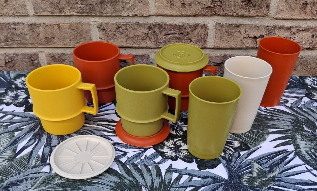Tupperware bekers en mokken, Huis en Inrichting, Keuken | Tupperware, Gebruikt, Overige typen, Geel, Bruin, Crème, Oranje, Ophalen of Verzenden