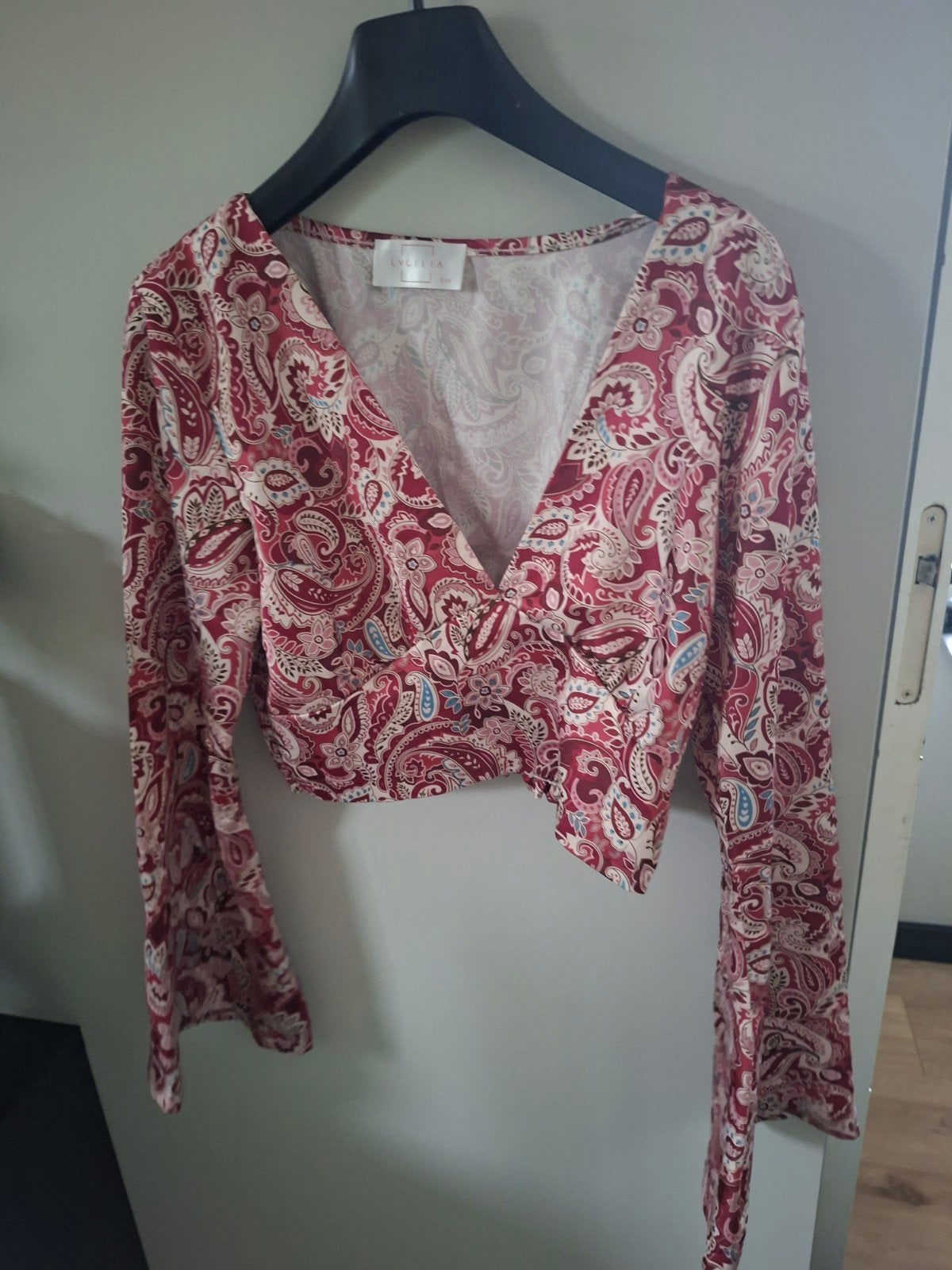 Lange crop top met paisley print en lange mouwen, Ophalen of Verzenden, Zo goed als nieuw, Lvciila, Lange mouw