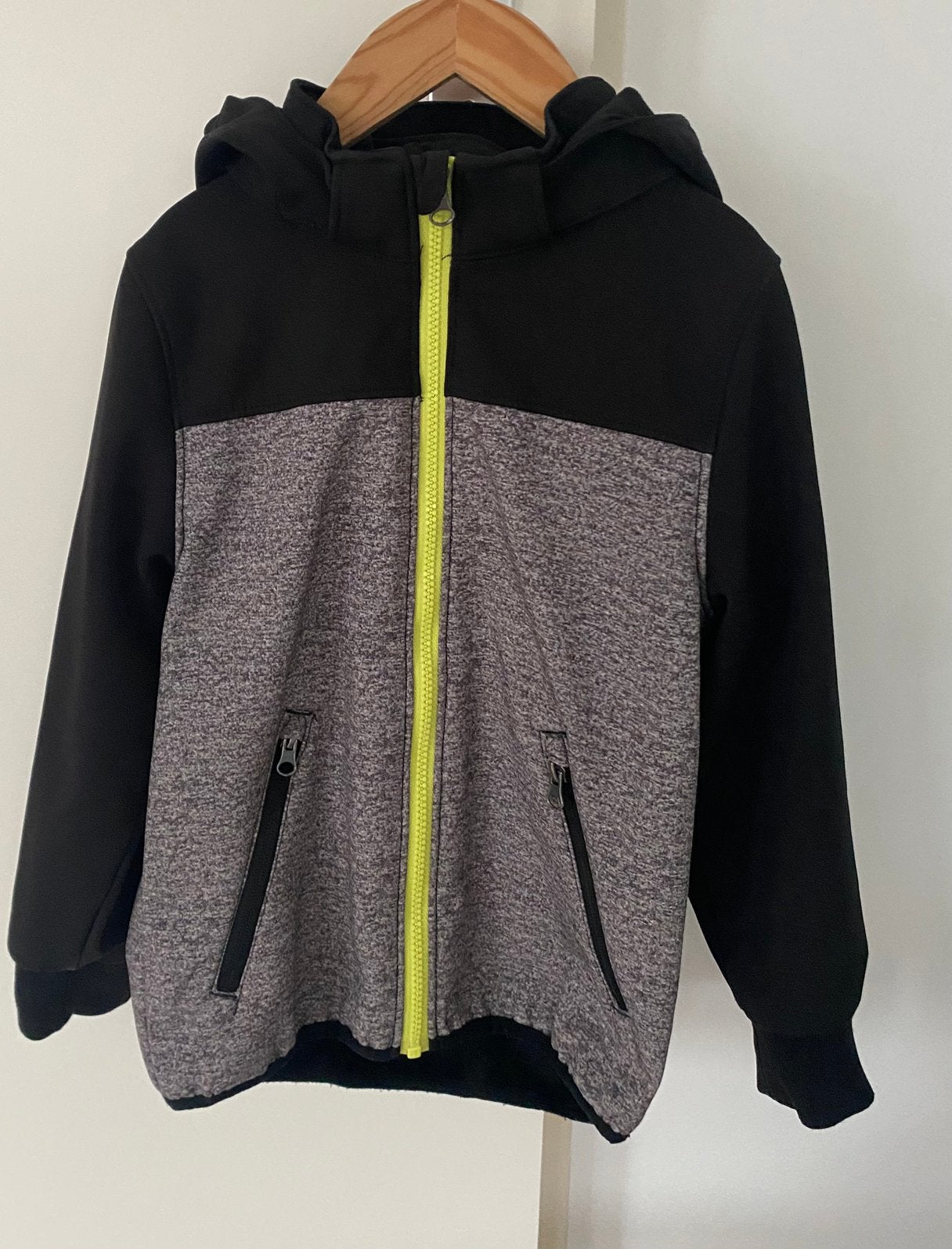 H&M jas maat 122, Kinderen en Baby's, Kinderkleding | Maat 122, Ophalen of Verzenden, Zo goed als nieuw, Jongen, Jas