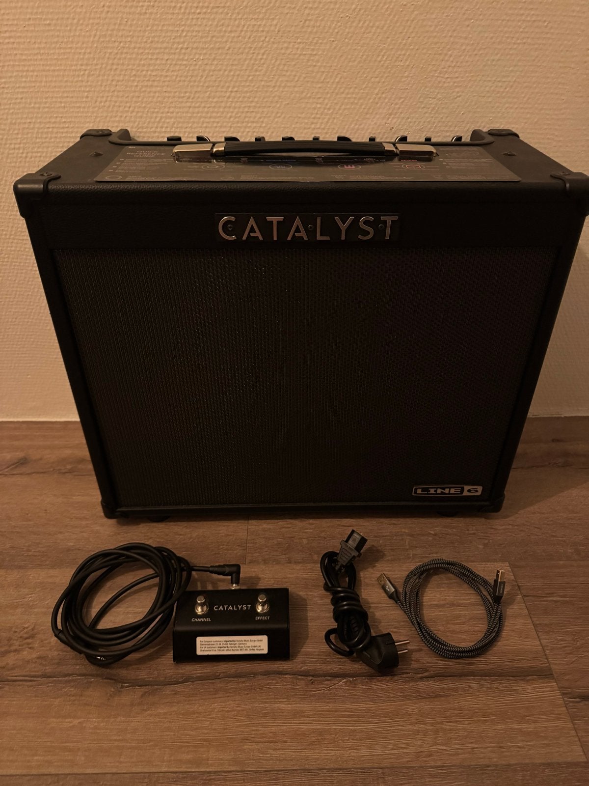 Line 6 Catalyst 100 Gitaarversterker met Voetpedaal, Muziek en Instrumenten, Ophalen, Zo goed als nieuw, Gitaar, 100 watt of meer