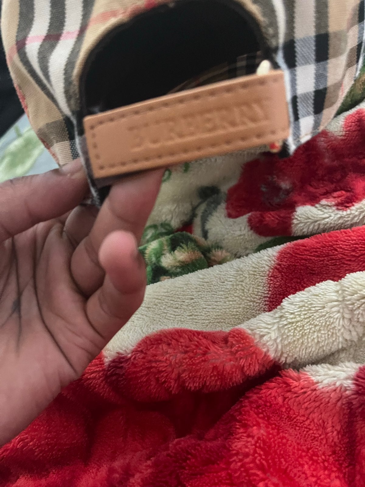 Burberry pet met klassiek ruitpatroon, Ophalen of Verzenden, Zo goed als nieuw, One size fits all, Pet