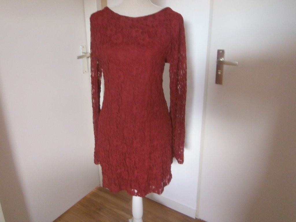 nieuw prachtig kanten burgundy jurkje, mt M/L Stradivarius, Maat 38/40 (M), Verzenden, Nieuw, Stradivarius