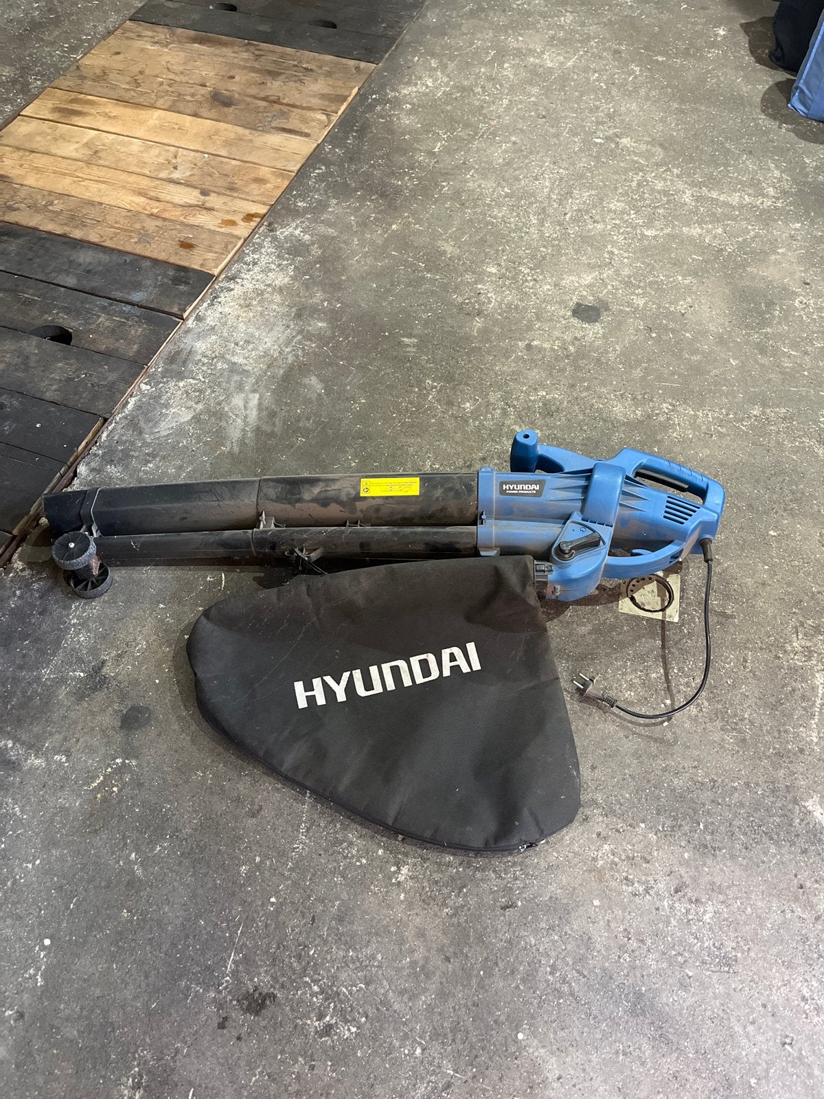 Hyundai Bladblazer/Bladzuiger met Opvangzak, Tuin en Terras, Bladblazers, Ophalen, Gebruikt, Handgedragen, Met opvangzak
