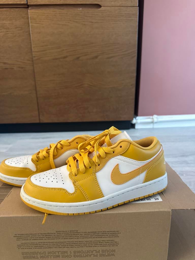 Nike Air Jordan 1 Low - Geel/Wit, Ophalen of Verzenden, Nieuw, Geel, Sneakers of Gympen