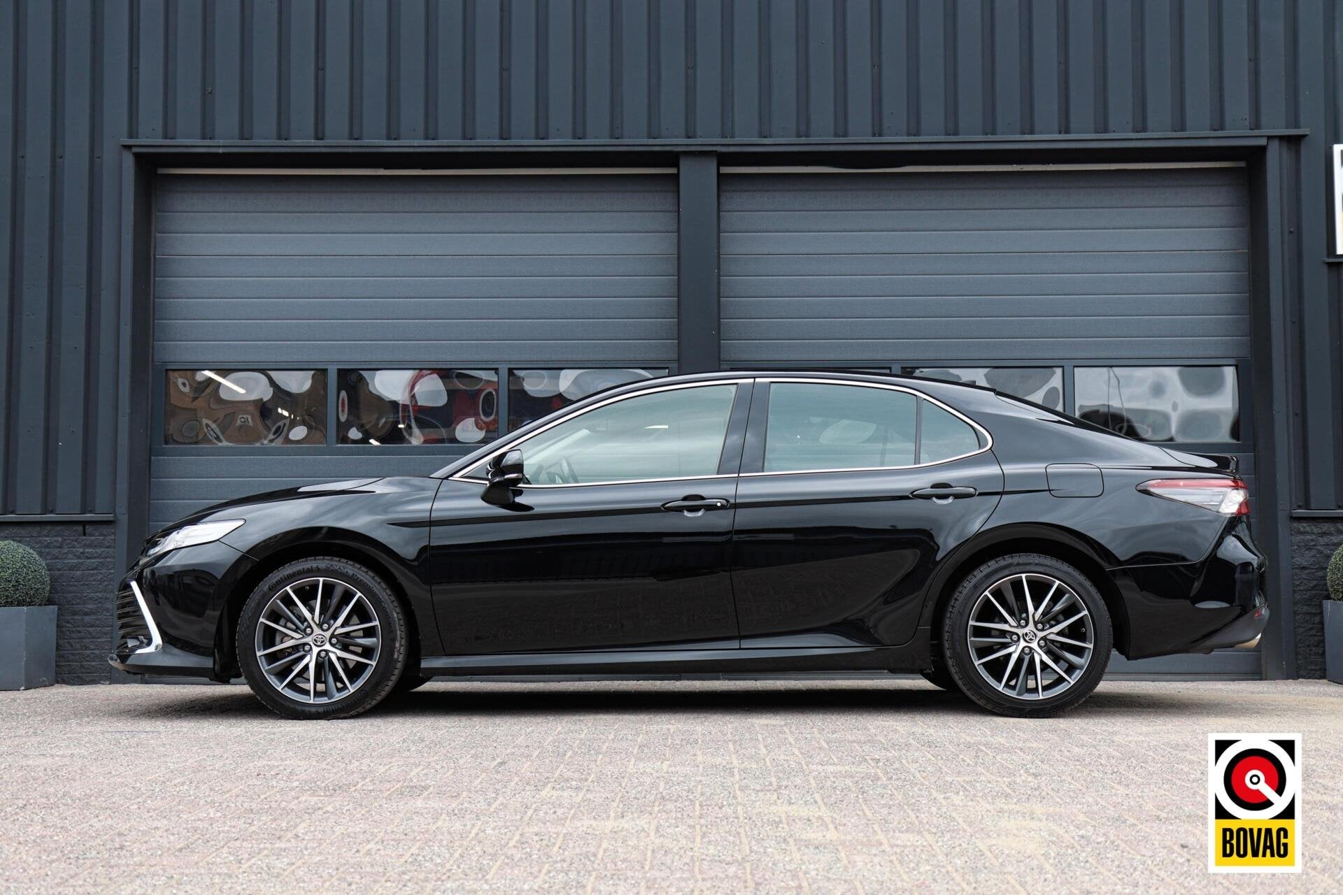 Toyota Camry 2.5 Hybrid Premium |LED|CAMERA|KEYLESS|STOELVER, Lichtsensor, Gebruikt, 4 cilinders, Bedrijf
