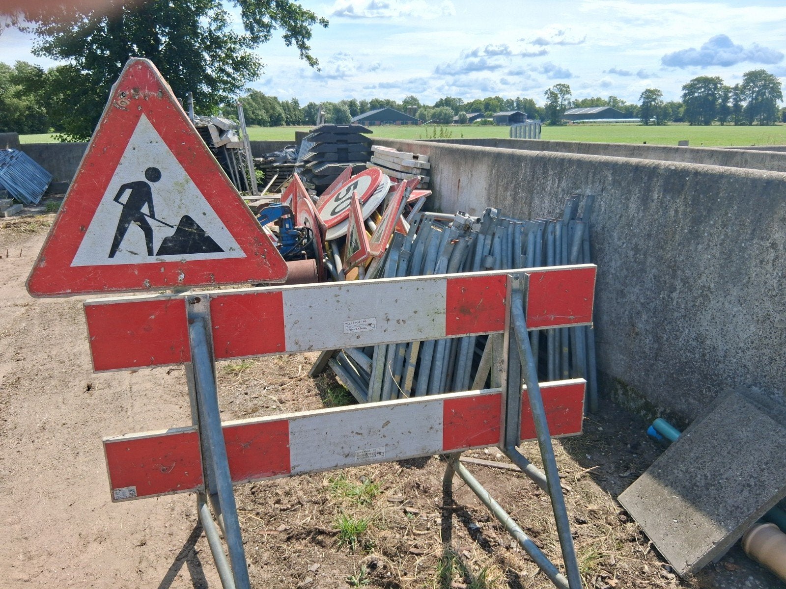 Diverse verkeersborden en afzetmaterialen, Ophalen of Verzenden