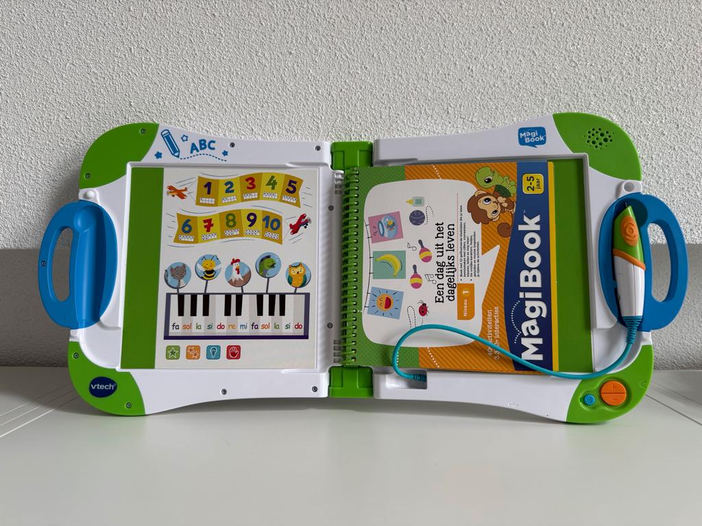 Vtech MagiBook - Boekje: Een dag uit het dagelijks leven, Ophalen of Verzenden, Zo goed als nieuw, 2 tot 4 jaar