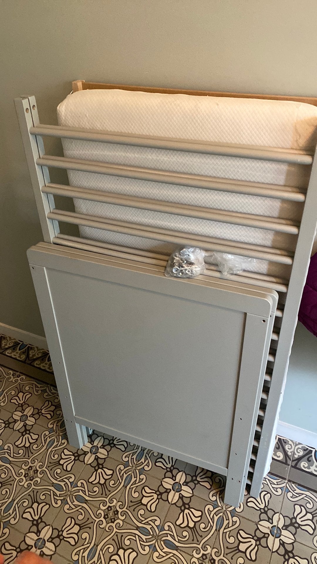 Ledikant / babybed - goede staat, Ophalen, Zo goed als nieuw, Minder dan 140 cm, Minder dan 70 cm