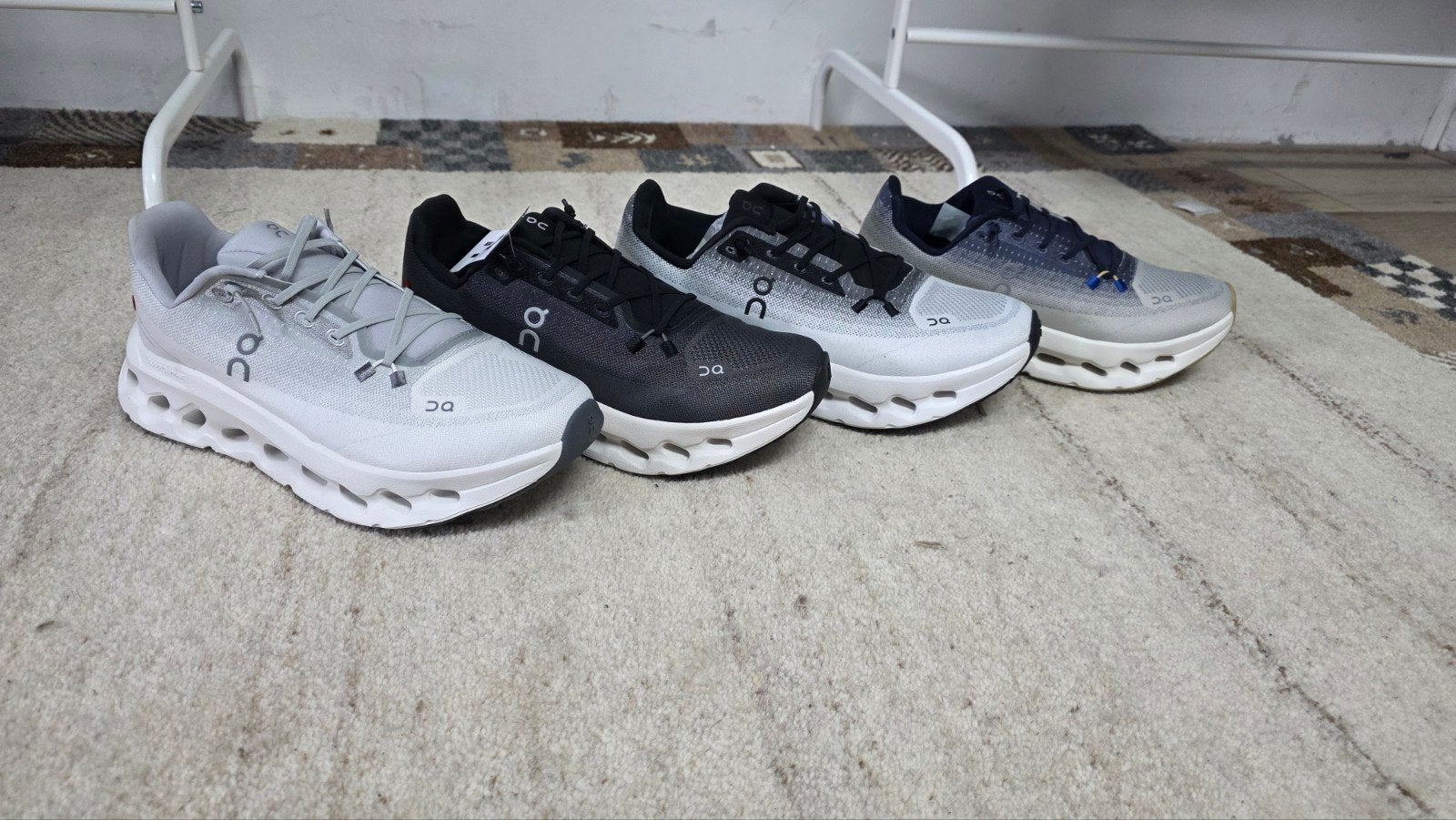 On Cloud tilt verschillende kleuren Nieuw in doos, Ophalen of Verzenden