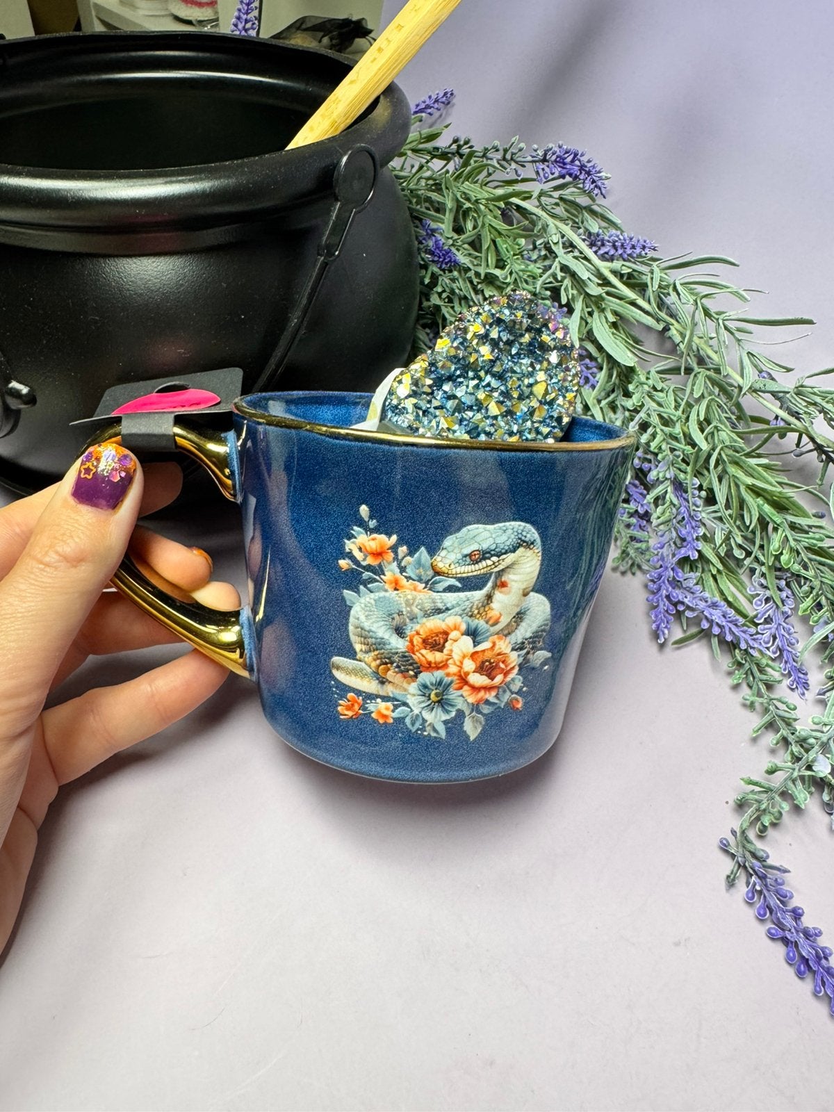 Blue Snake Mug with Titanium Aura Amethyst Crystal | Witchy, Verzenden, Mineraal