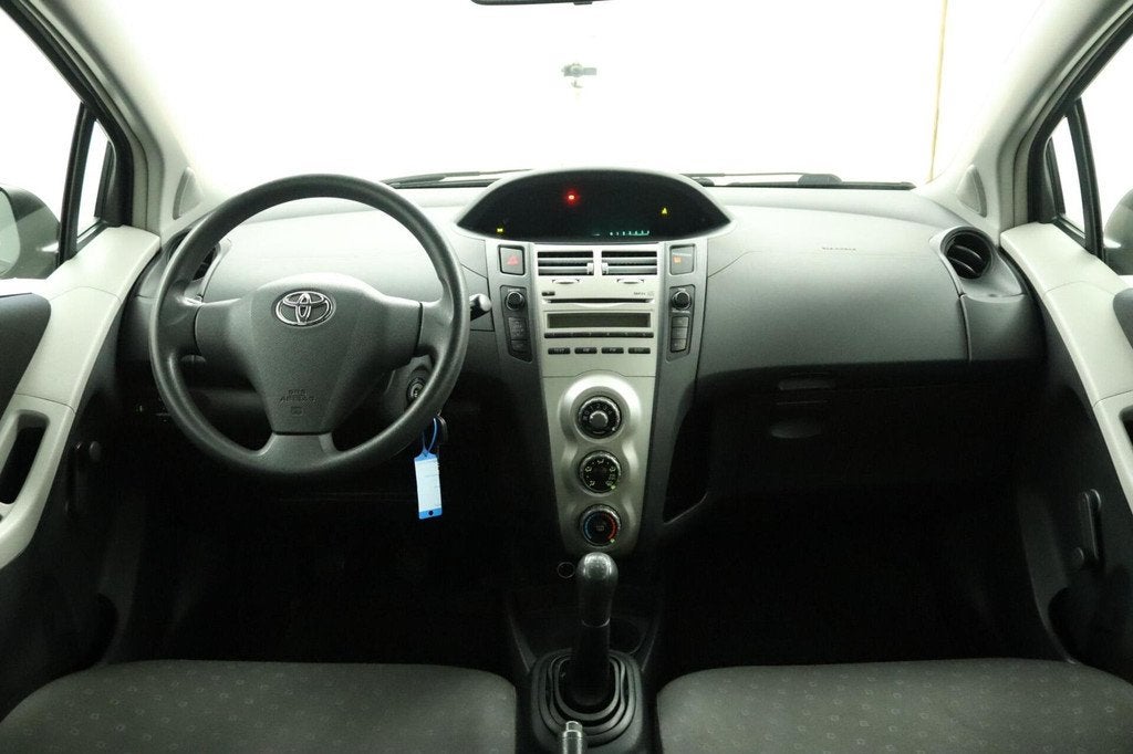 Toyota Yaris 1.0 VVTi Terra 5-deurs, Voorwielaandrijving, 750 kg, Bedrijf, Handgeschakeld