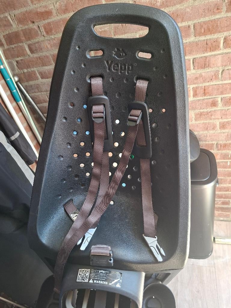 Fietsstoeltje zwart, Ophalen, Achterzitje, Yepp, 9 t/m 36 kg