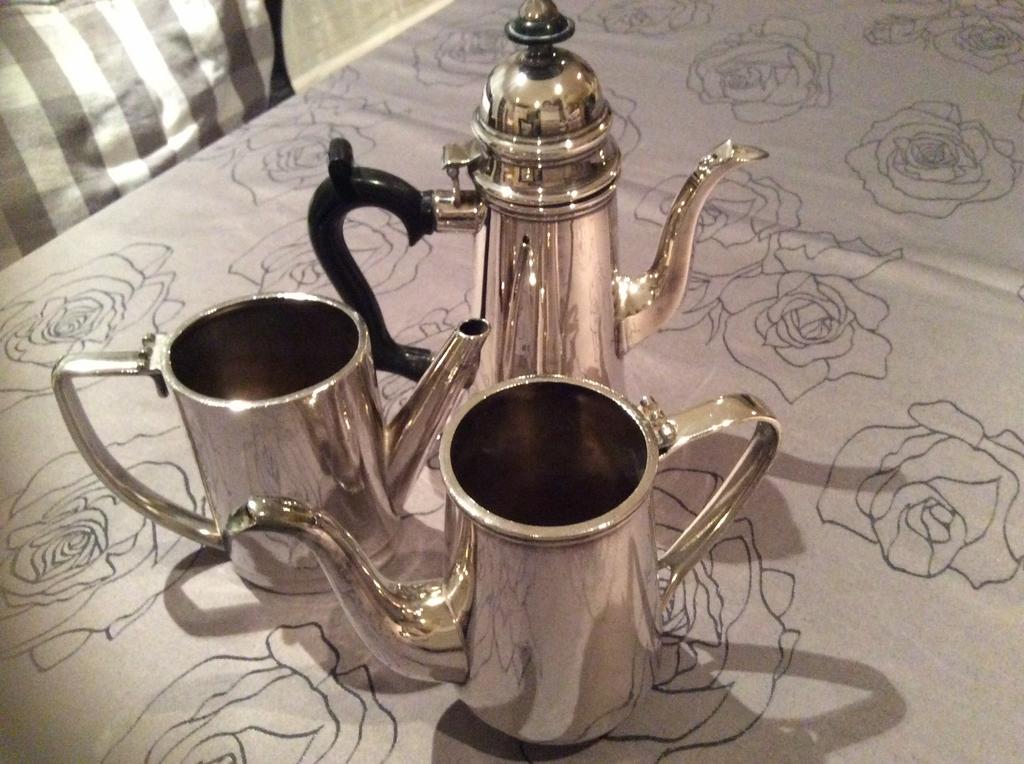 3 verzilverde kannen. Gemerkt. De koffiekan met bakeliet., Ophalen of Verzenden, Zilver