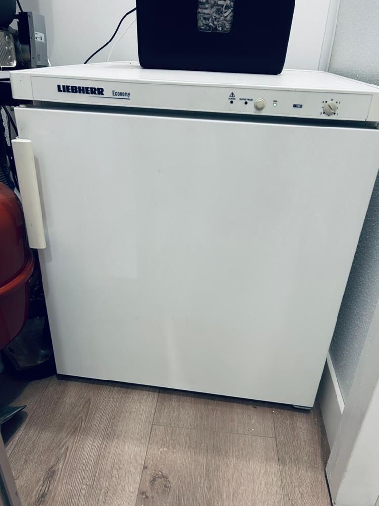 Liebherr Vriezer SuperFrost 2 lades + Bezorgen !, Witgoed en Apparatuur, Vriezers en Diepvrieskisten, Zo goed als nieuw, Energieklasse A of zuiniger