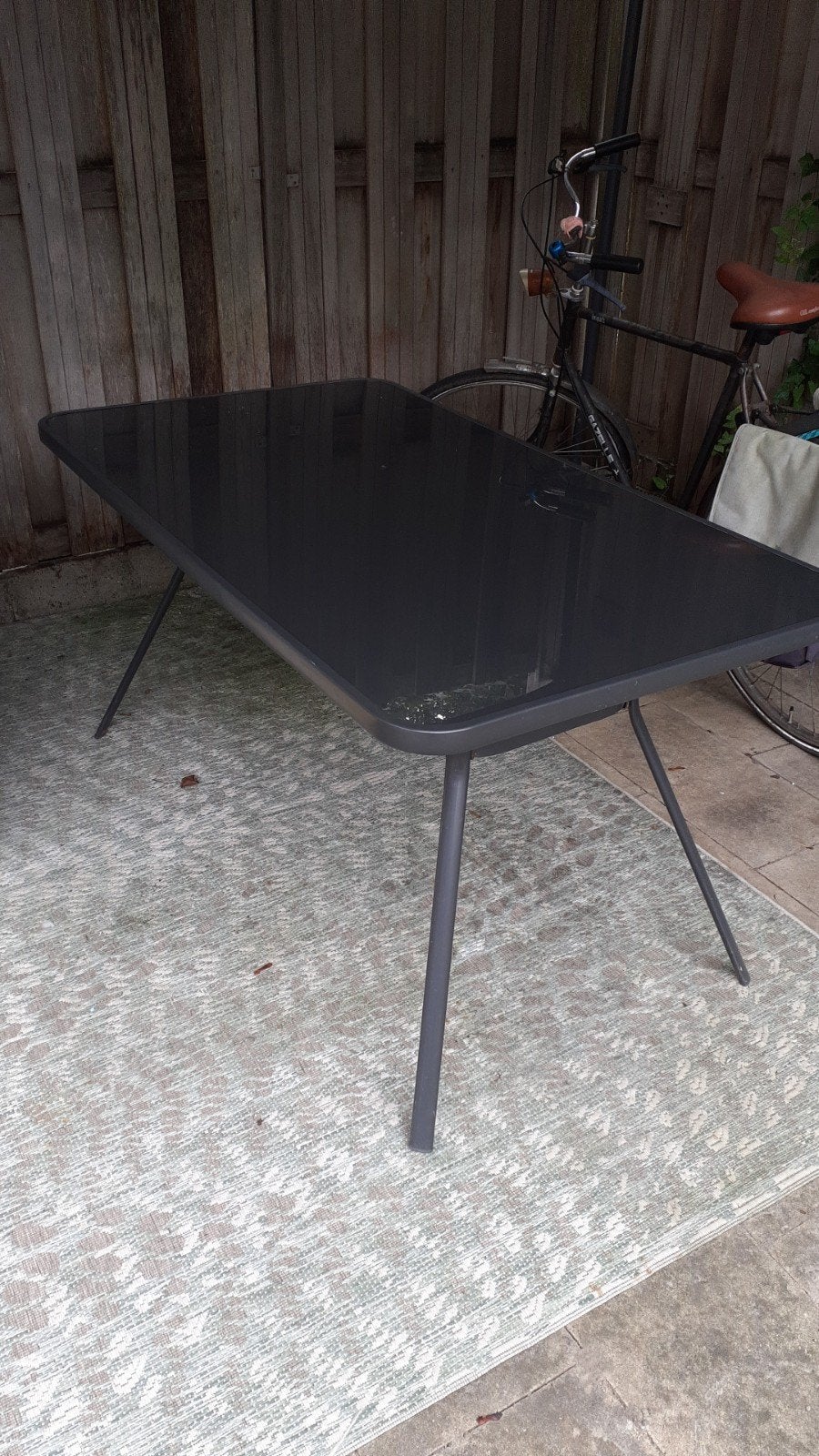 GRATIS Gebruikte tuintafel met glasplaat - 140x80x73 cm, Ophalen, Gebruikt, Rechthoekig, Overige materialen