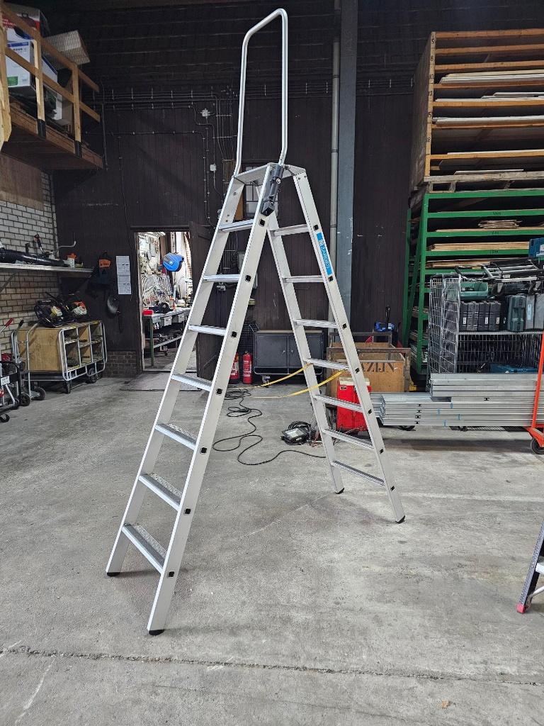 Nette gebruikte Zarges aluminium trap 2x 8 treden, Doe-het-zelf en Verbouw, Ladders en Trappen, Ophalen, Gebruikt, Trap, Nn