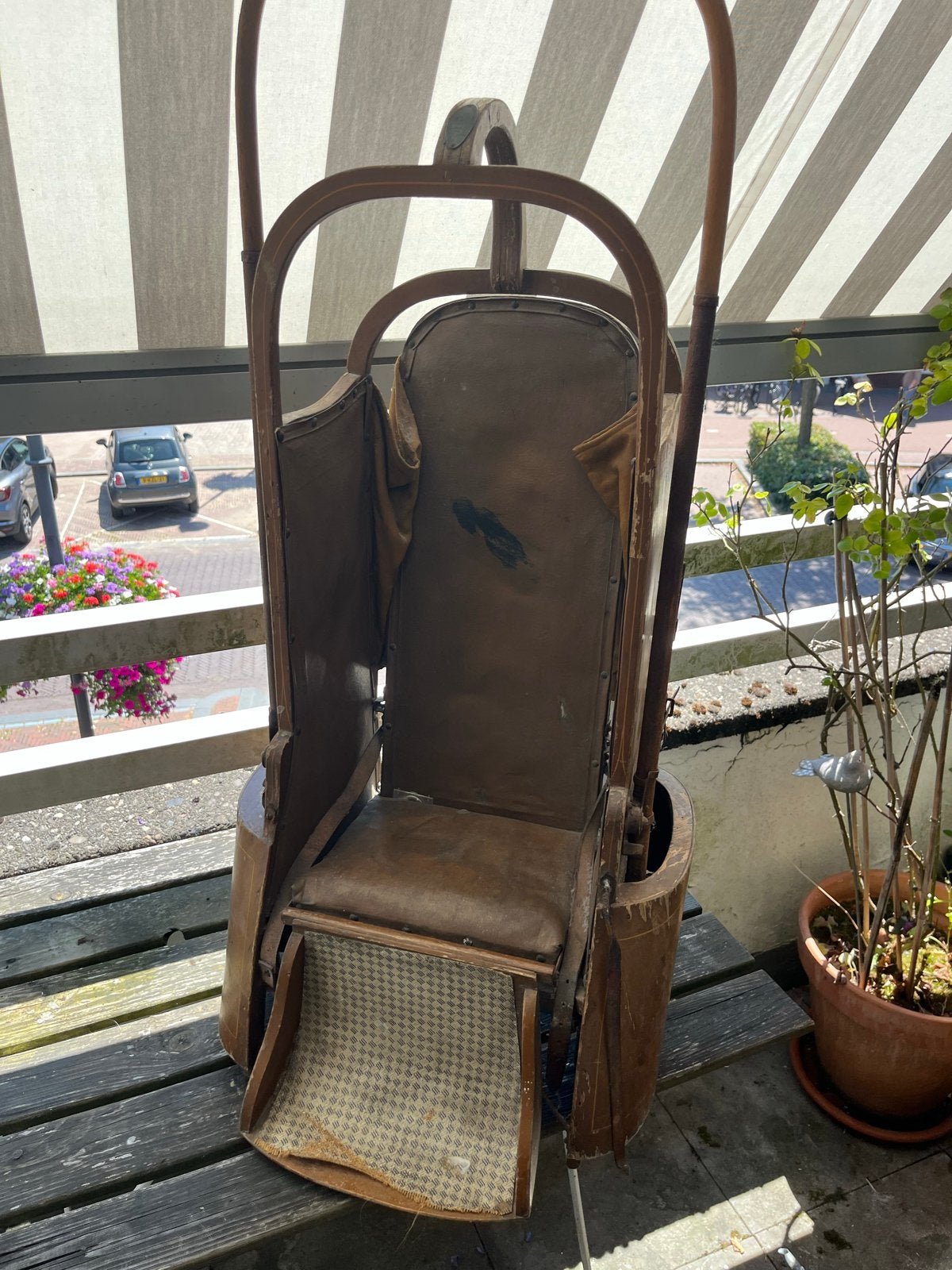 Antieke Engelse wandelwagen 'The Oriole', Ophalen