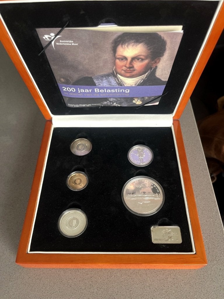 Zeldzame KNM Prestigeset 2006 – 200 jaar Belasting, Setje, Koningin Beatrix, Euro's, Ophalen of Verzenden