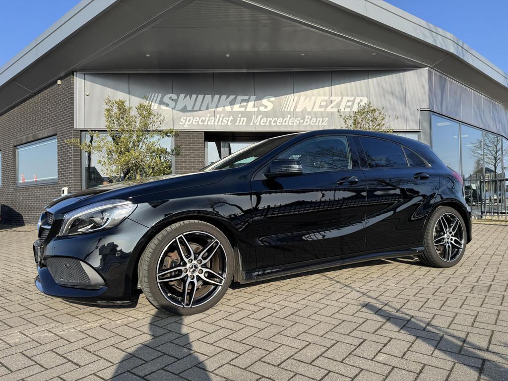 Mercedes-Benz A-Klasse-180 AMG line Ambition met panoramadak, Auto's, Gebruikt, 4 cilinders, Leder en Stof, 19 km/l