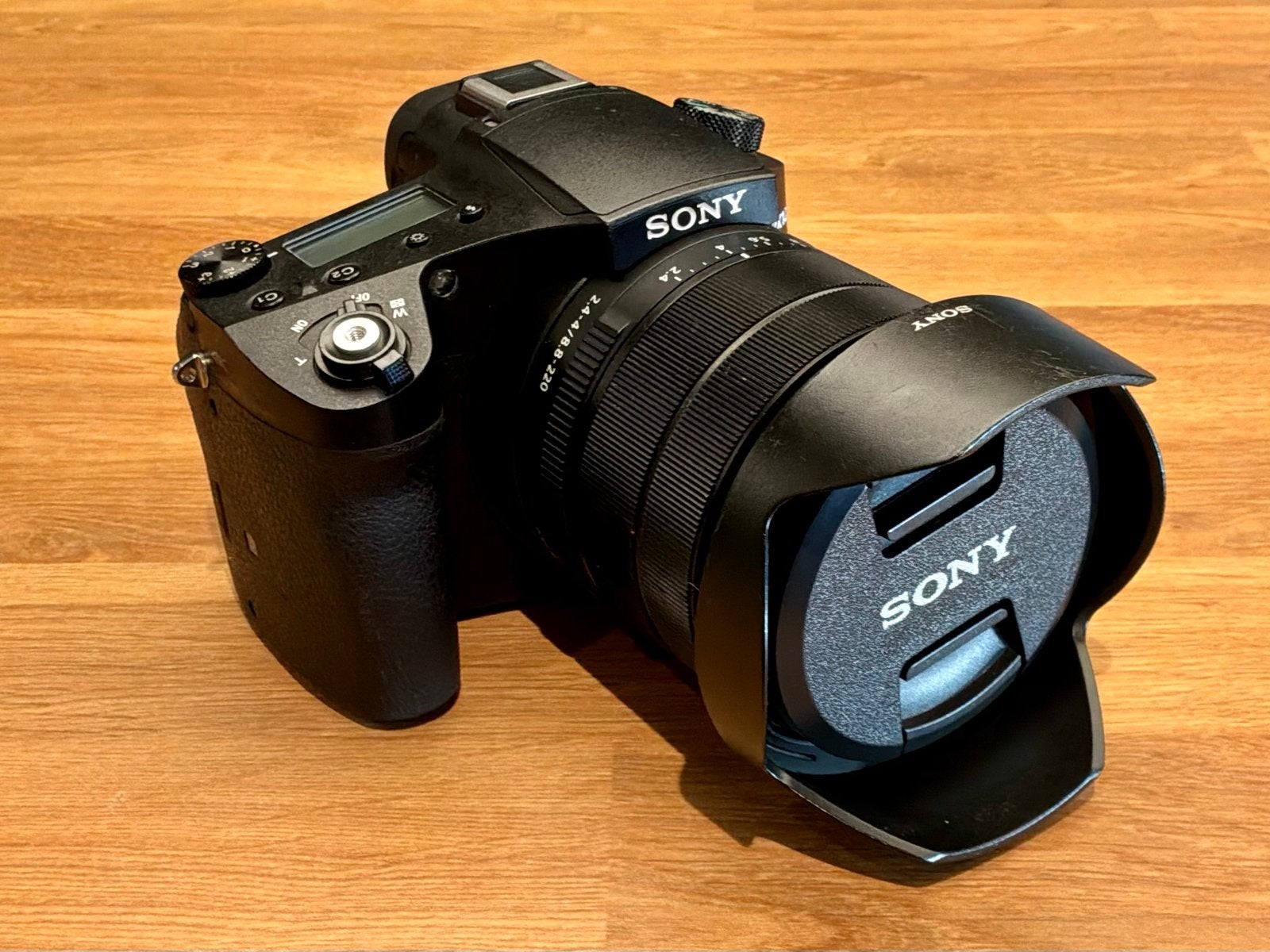 SONY RX10 IV met veel accessoires, z.g.a.n., Audio, Tv en Foto, Ophalen of Verzenden, Zo goed als nieuw, Accu, Sony