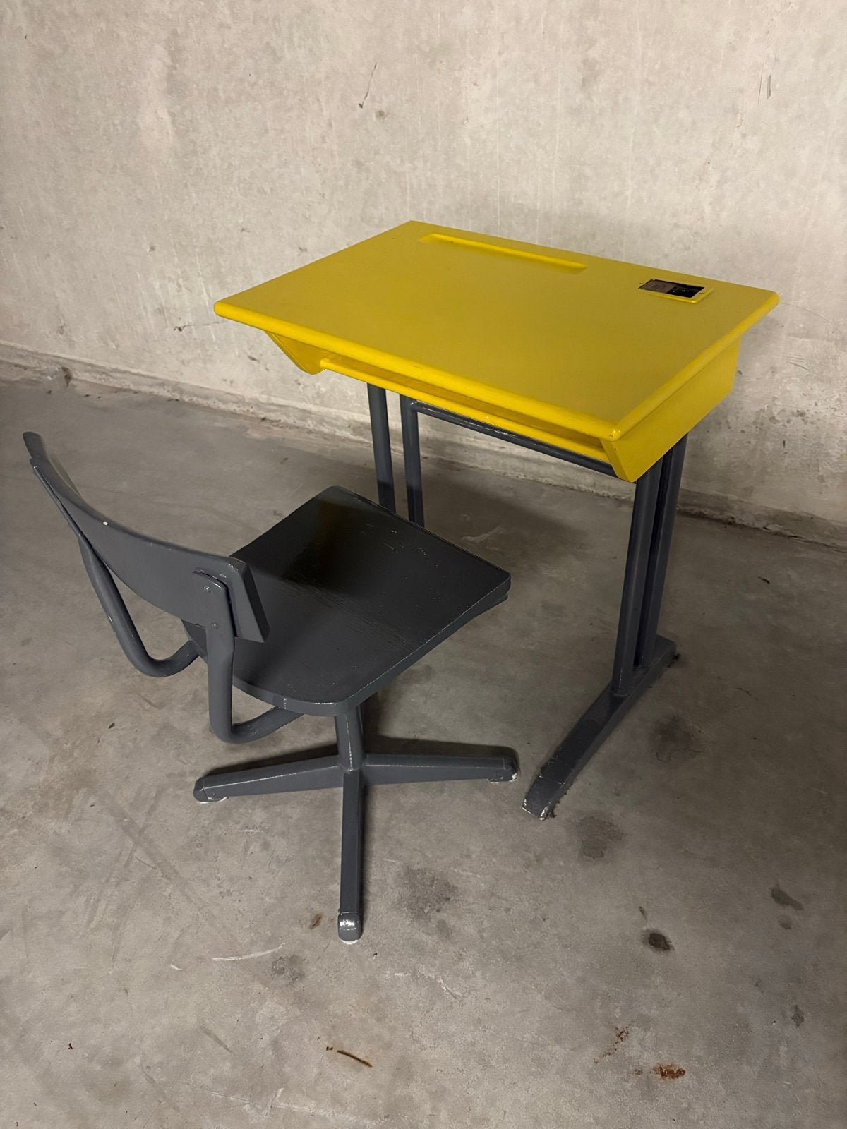 Vintage schoolbureau met stoel - Geel en Grijs, Ophalen, Opbergruimte, Gebruikt, Hout