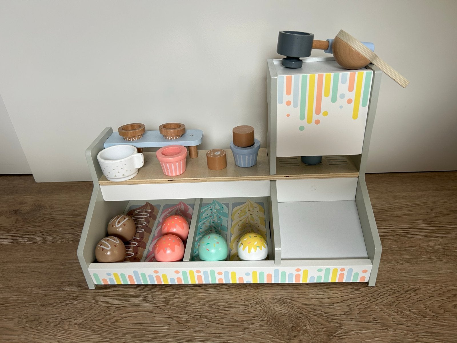 Houten speelgoed koffiezetapparaat met accessoires, Ophalen, Gebruikt, Ontdekken