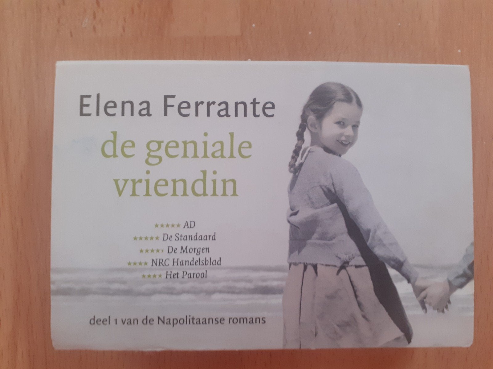 De geniale vriendin - Elena Ferrante pocket/dwarligger, Boeken, Literatuur, Ophalen