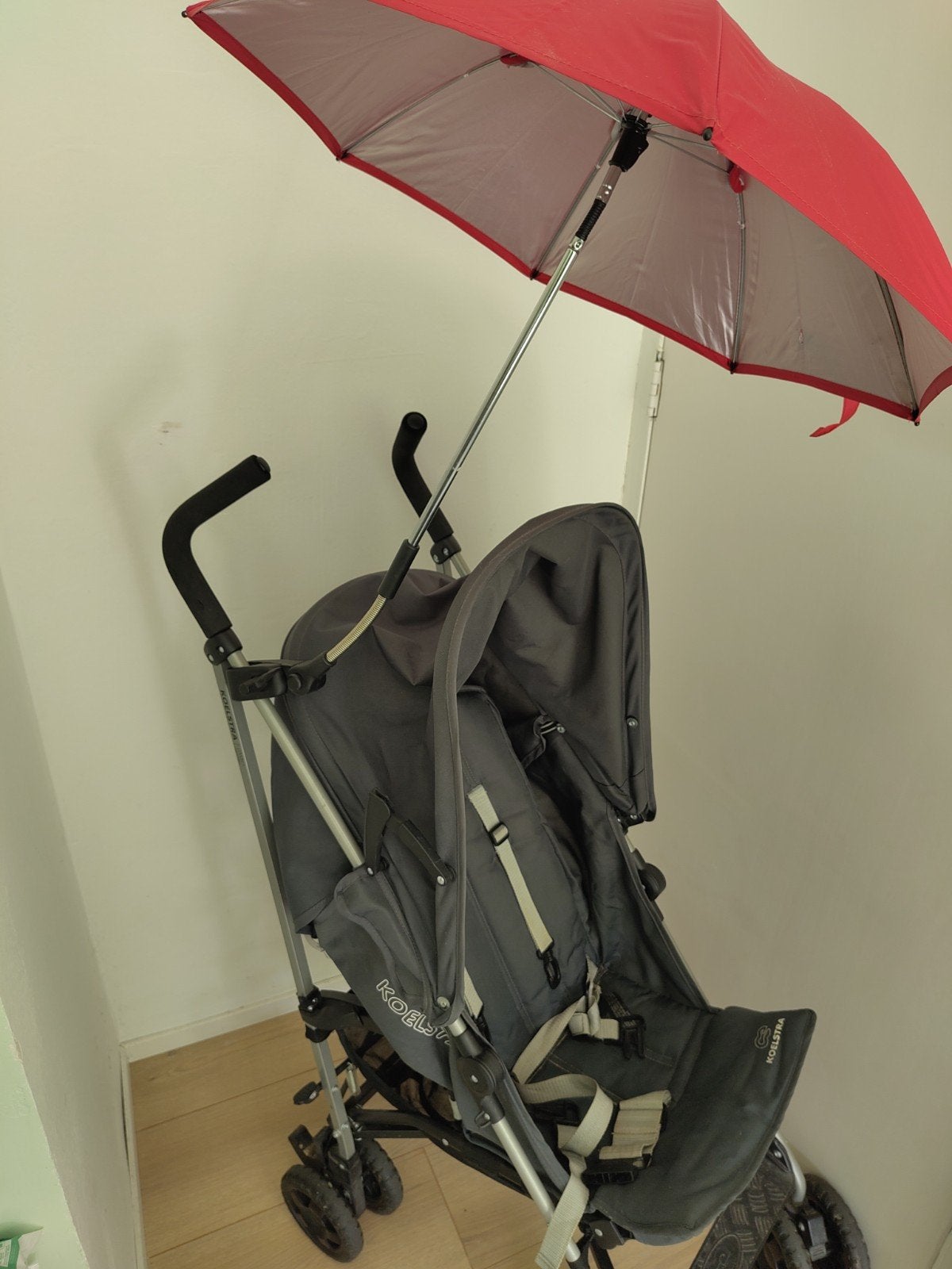 Buggy met paraplu, Ophalen, Zo goed als nieuw, Koelstra, Zonnekap