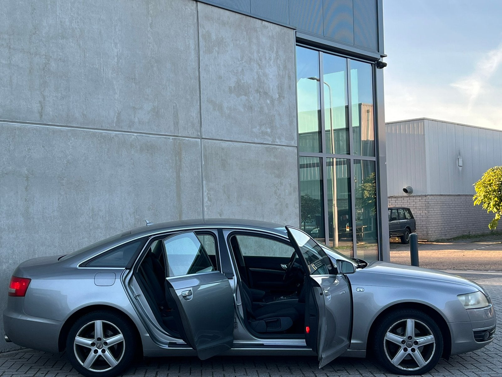 Grijze Audi A6 2.4 V6 Sedan 177PK Automaat/Apk/Benzine!, Dealer onderhouden, Stof, 1800 kg, Bedrijf