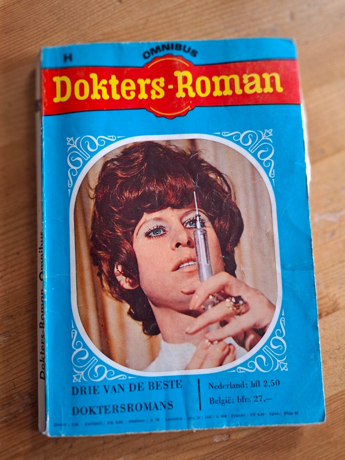 4 Oude Doktersromans en 4   Veronica, Boeken, Ophalen of Verzenden, Gelezen