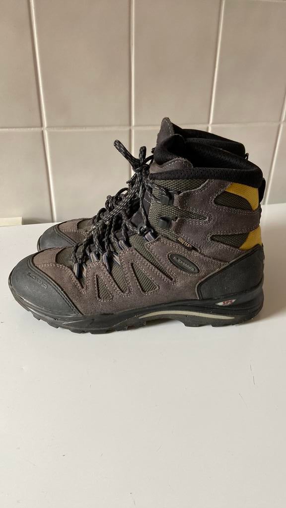 Lowa wandelschoenen in maat 42 zgan, Ophalen of Verzenden, Zo goed als nieuw, Schoenen