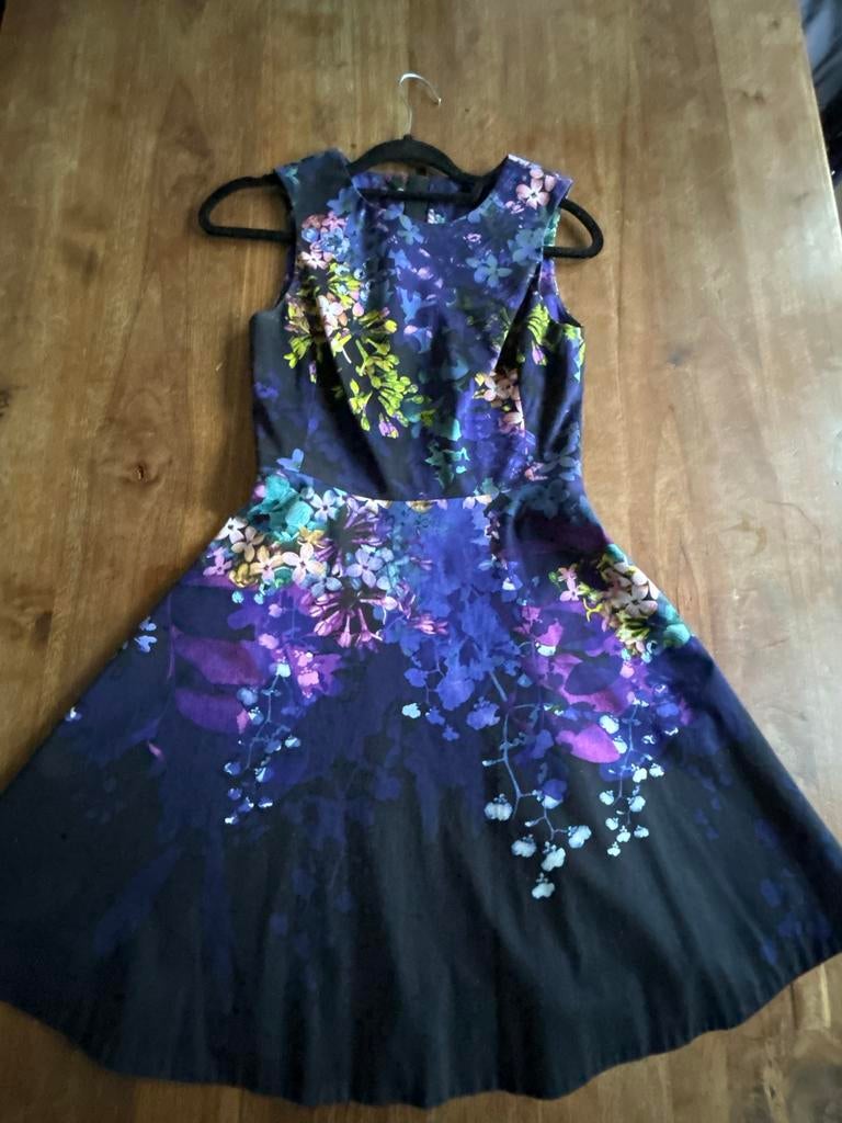 Karen Millen bloemenjurk maat 38 ( valt als 36), Blauw, Ophalen of Verzenden, Zo goed als nieuw, Maat 36 (S)