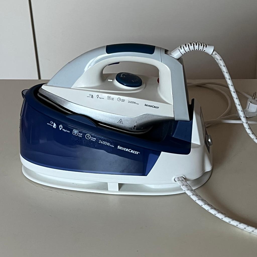 SilverCrest Stoomstrijkijzer 2400W met basisstation, Ophalen of Verzenden, Zo goed als nieuw, Strijkijzer met snoer