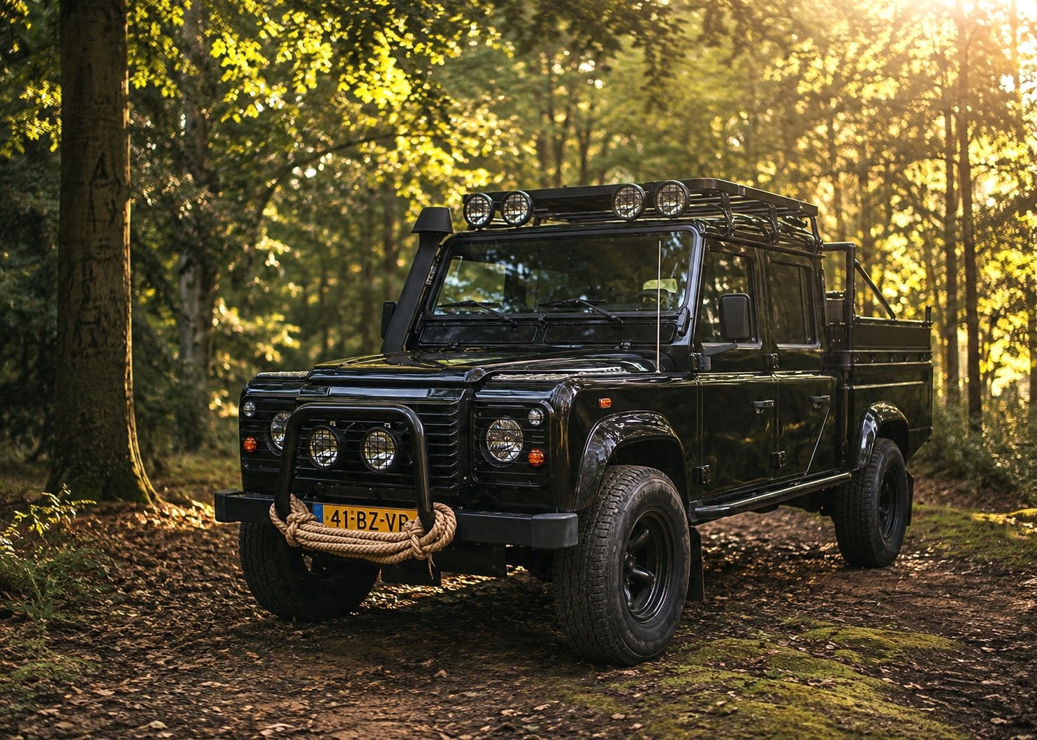 Te gave  Land Rover Defender 130 TD5 Crew CAB 2006 “camper”, Auto's, Land Rover, 2495 cc, 122 pk, Origineel Nederlands