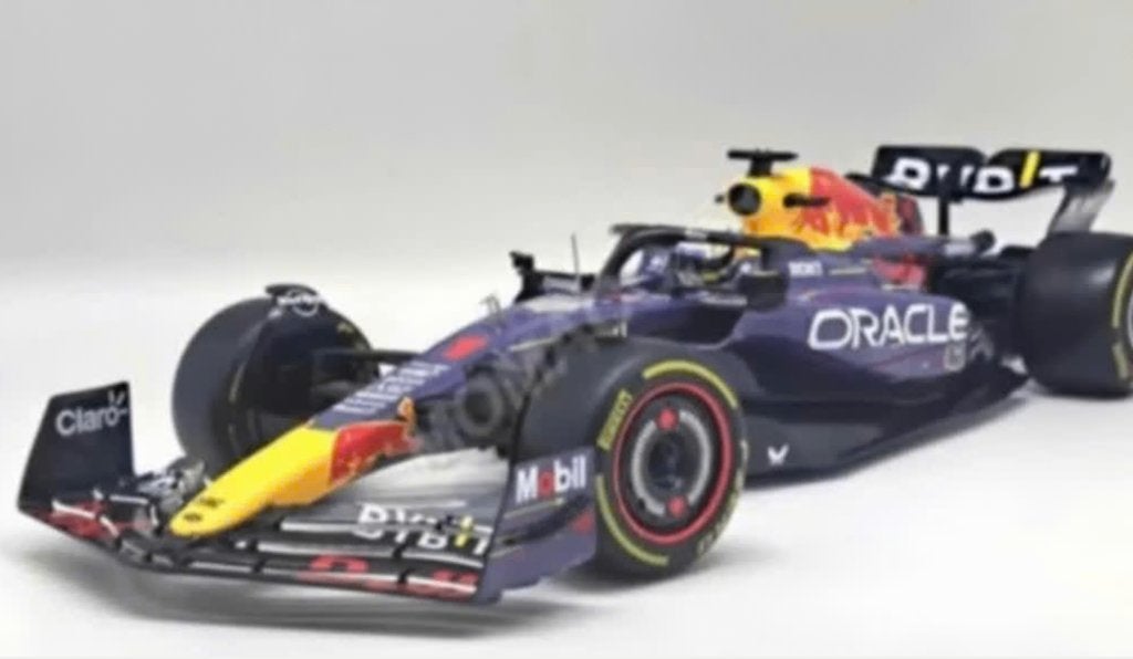 Max Verstappen Oracle Red Bull RB19 23 1/18 BBurago 18003VL