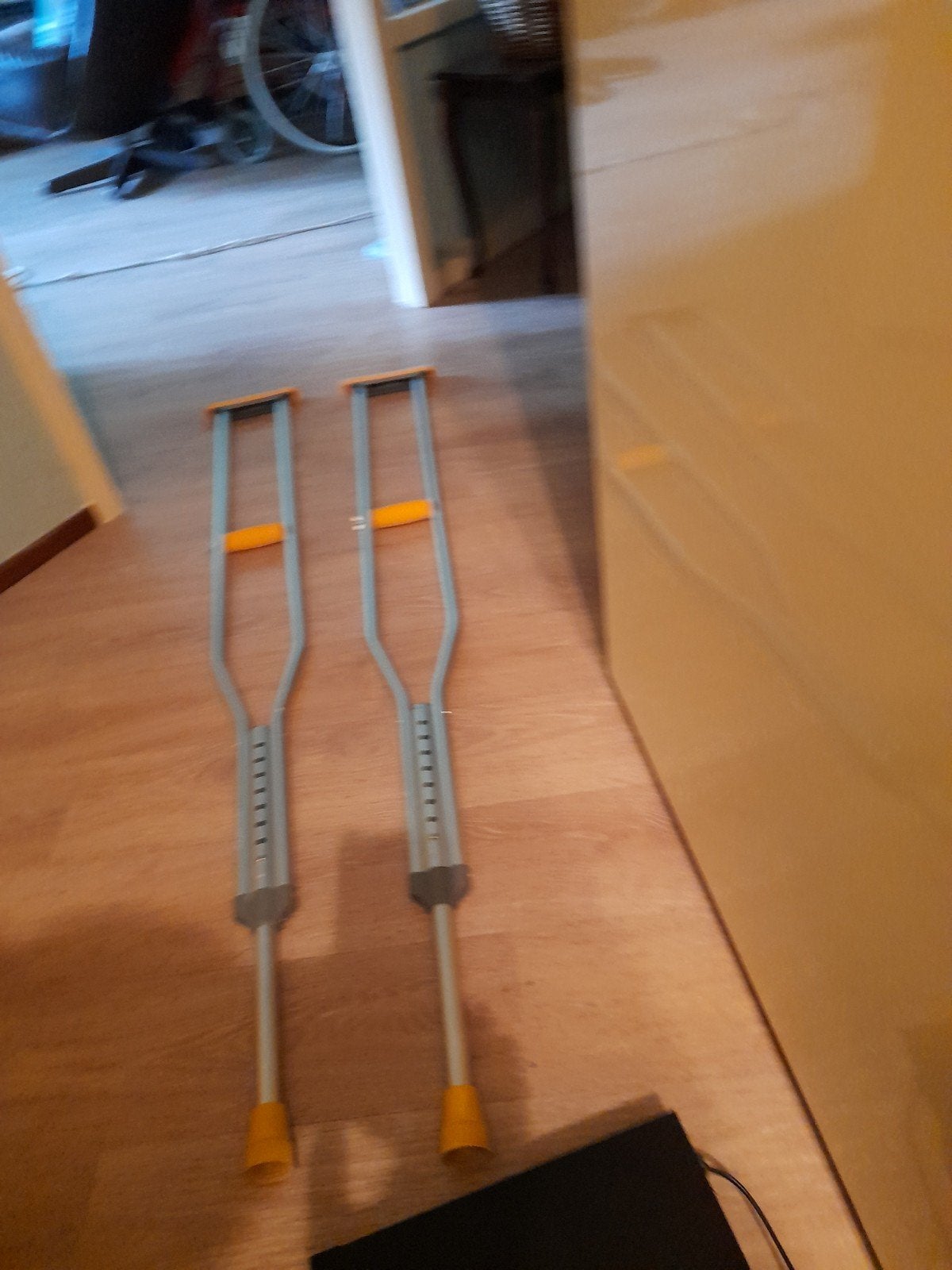 Loop krukken, Ophalen