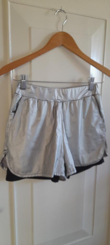 Goldbergh Quick dry luxury sport shorts xs, Kleding | Dames, Sportkleding, Overige kleuren, Verzenden, Zo goed als nieuw, Maat 34 (XS) of kleiner