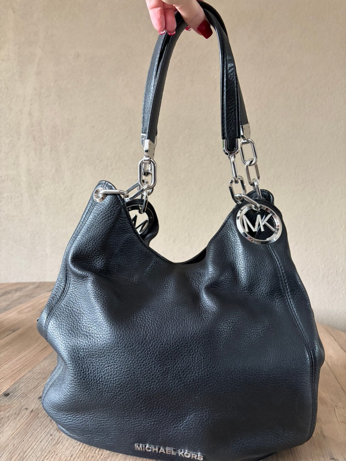 Zwarte schoudertas Michael Kors, Lillie hobo, Ophalen of Verzenden, Zo goed als nieuw, Zwart, Schoudertasje