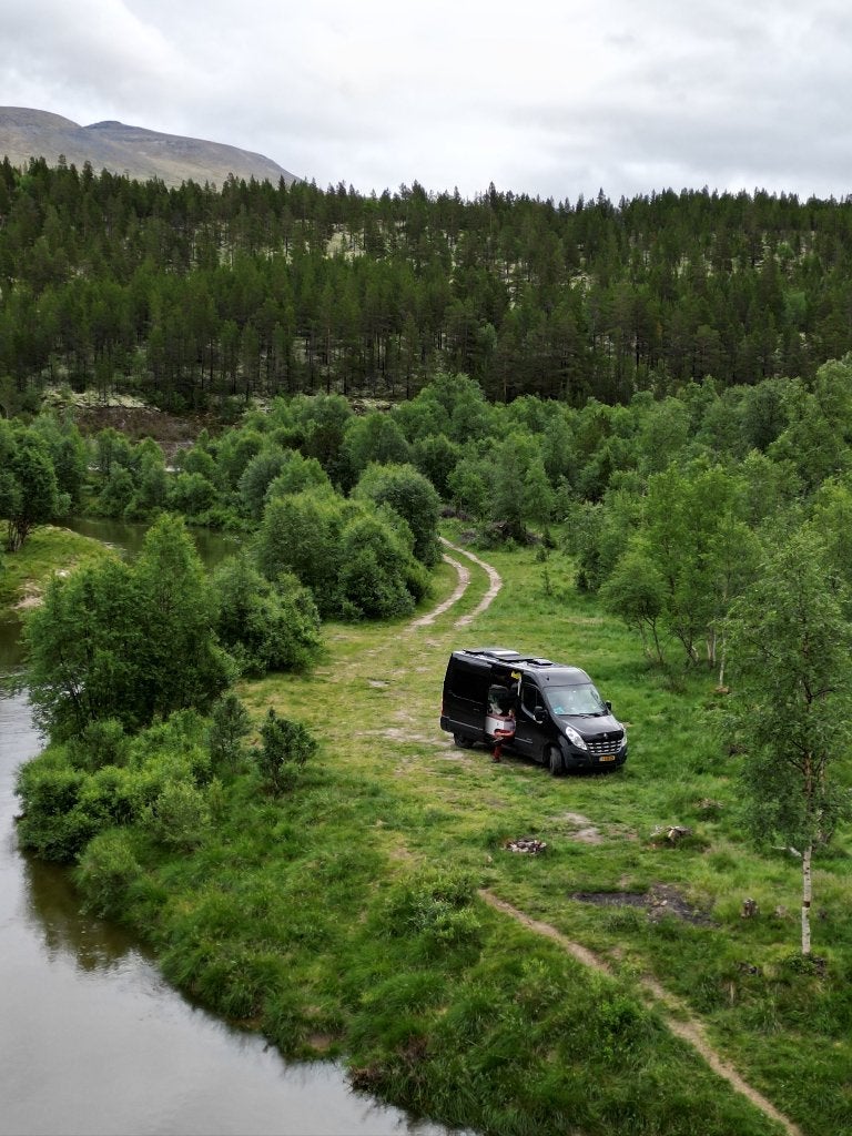 Buscamper OffGrid 5.5mtr [EURO 5] Zomer en Winter klaar, Caravans en Kamperen, Campers, Overige merken, Chemisch toilet, Tot en met 2