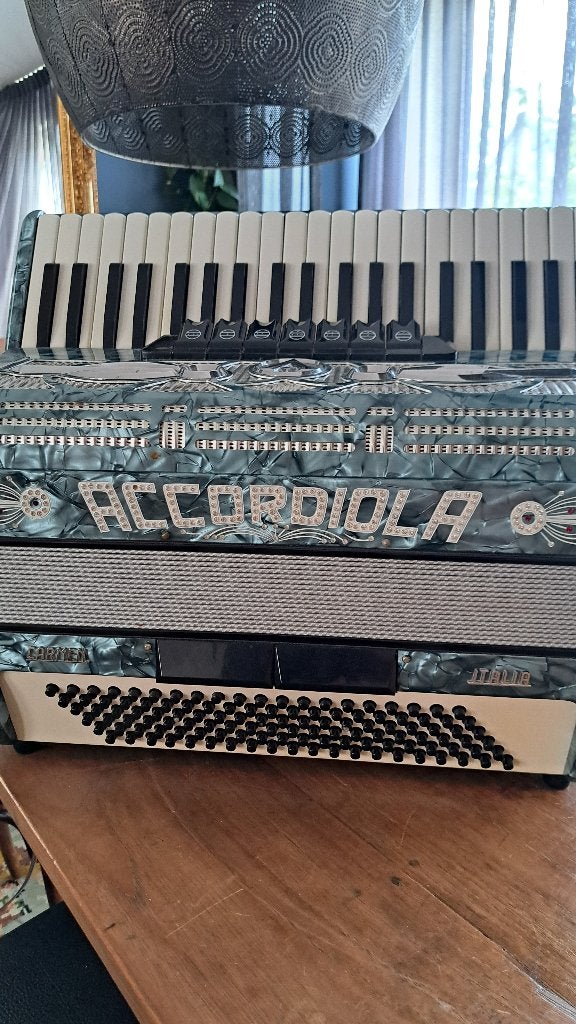 Accordiola manon 120, Ophalen, Gebruikt, Met riemen, Toetsaccordeon