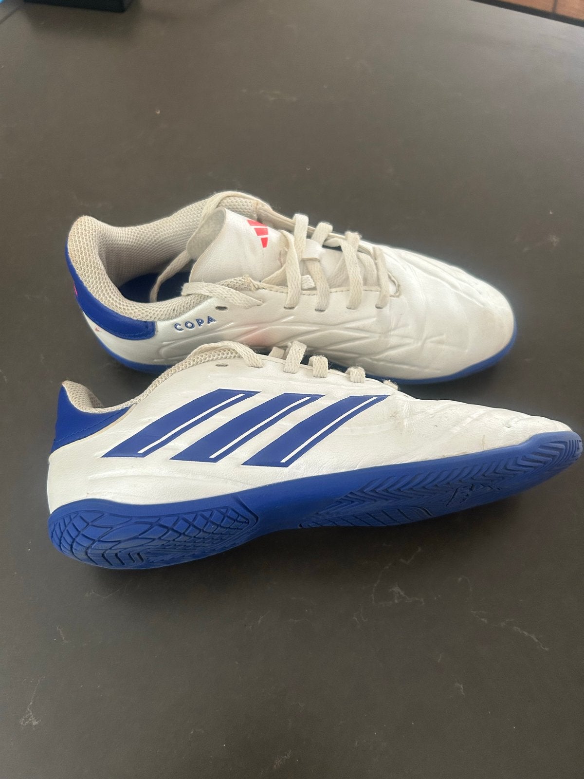 Adidas Copa zaalschoenen - Maat 34, Ophalen of Verzenden, Zo goed als nieuw, Schoenen